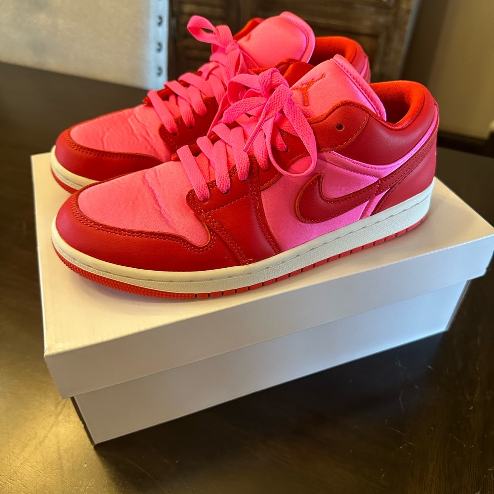 Air Jordan 1 low athletic shoes